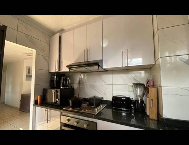 2 BEDROOM APARTMENT FOR SALE IN GLENWOOD